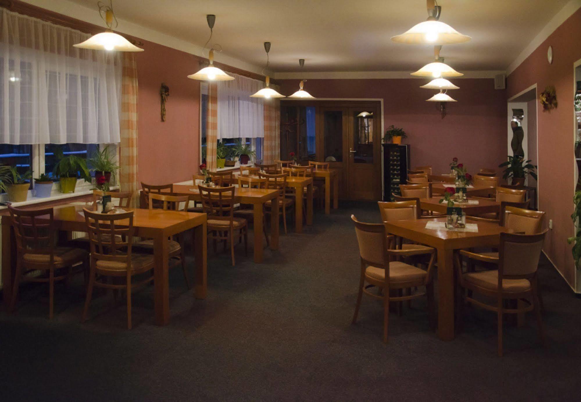 Hotel Zatisi Františkovy Lázně Buitenkant foto