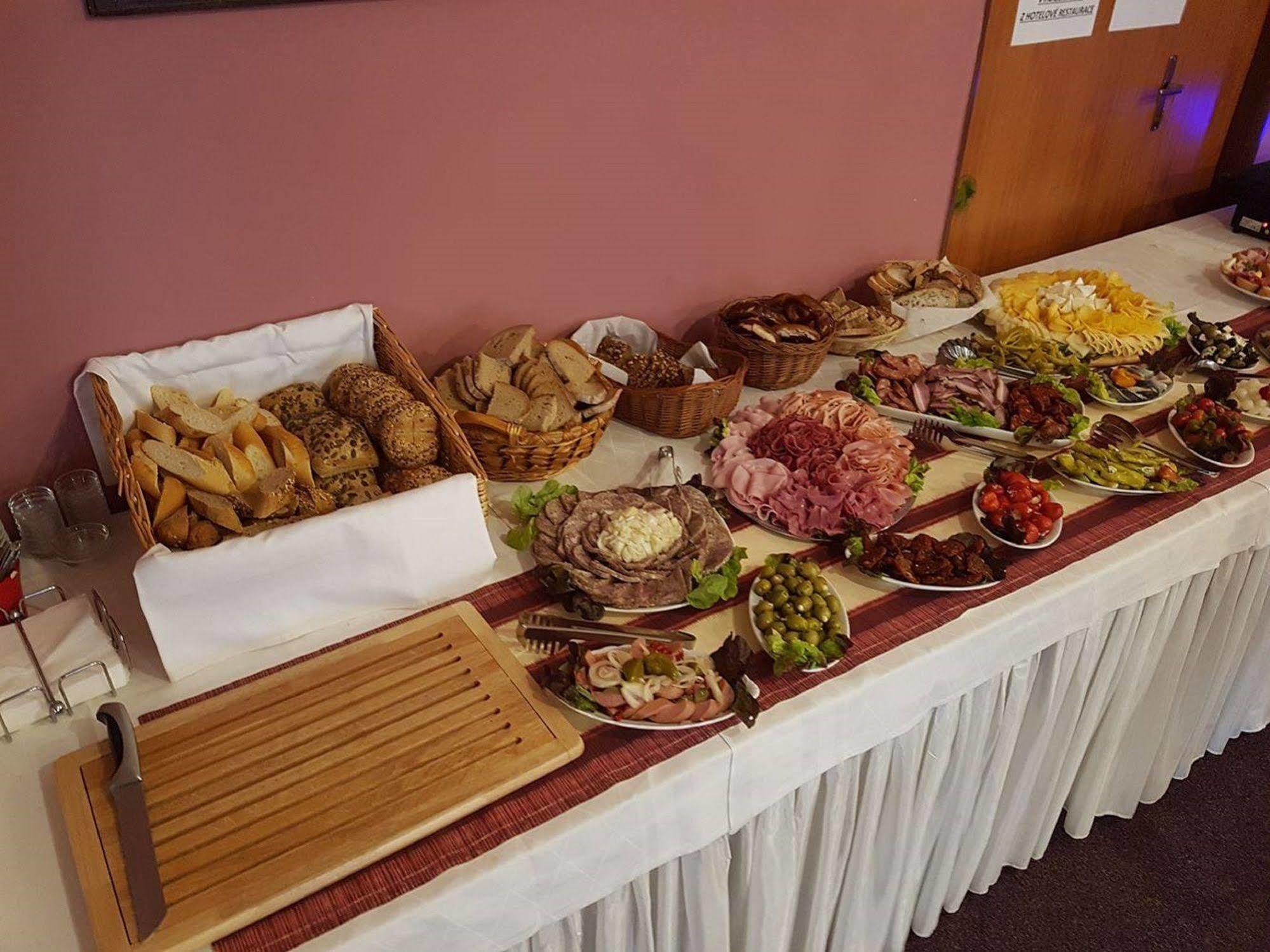 Hotel Zatisi Františkovy Lázně Buitenkant foto