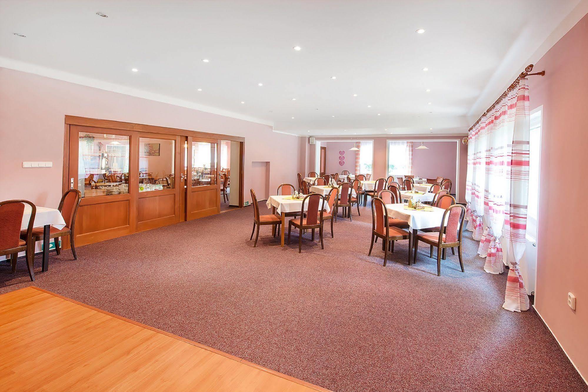 Hotel Zatisi Františkovy Lázně Buitenkant foto