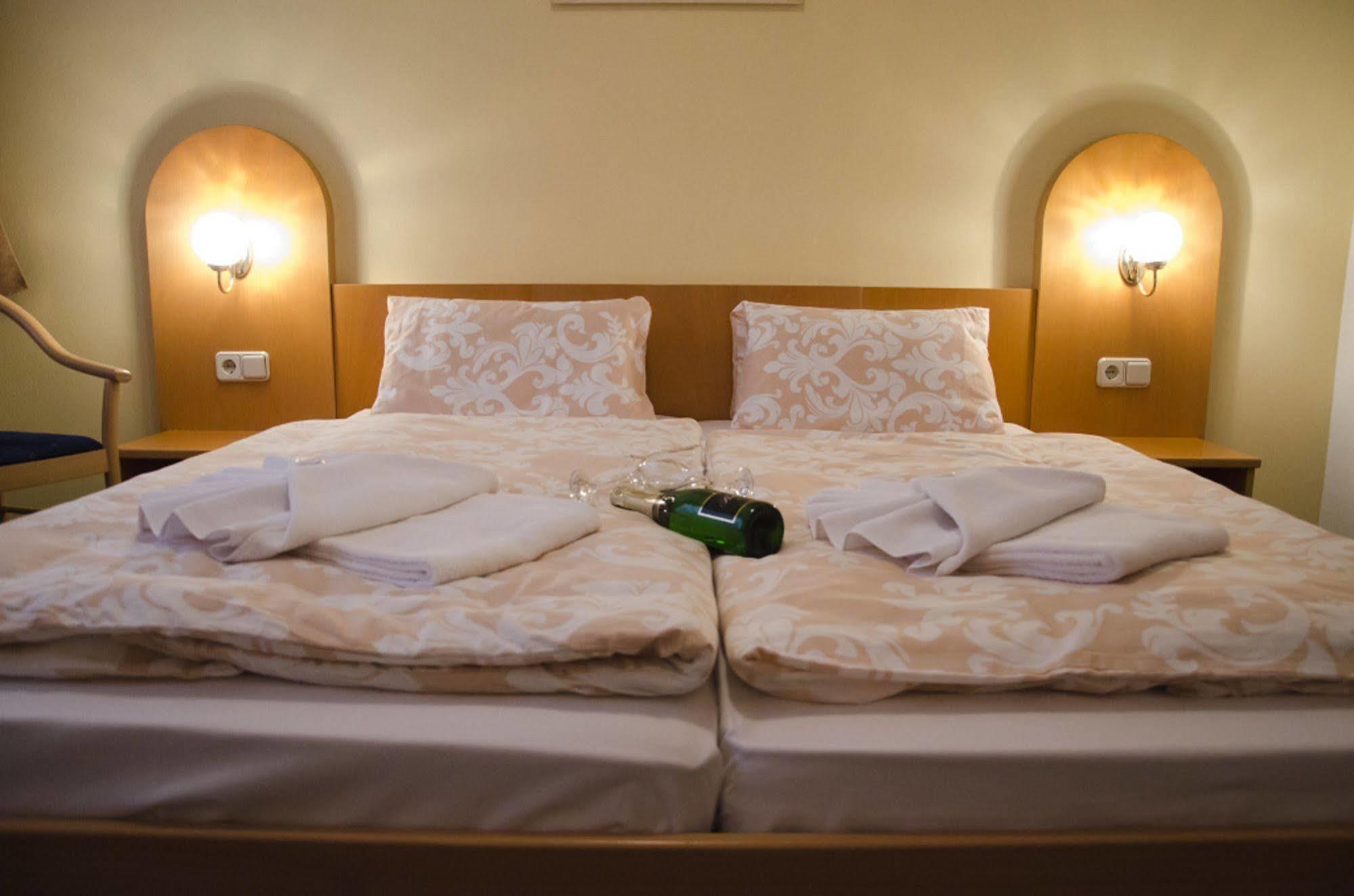 Hotel Zatisi Františkovy Lázně Buitenkant foto
