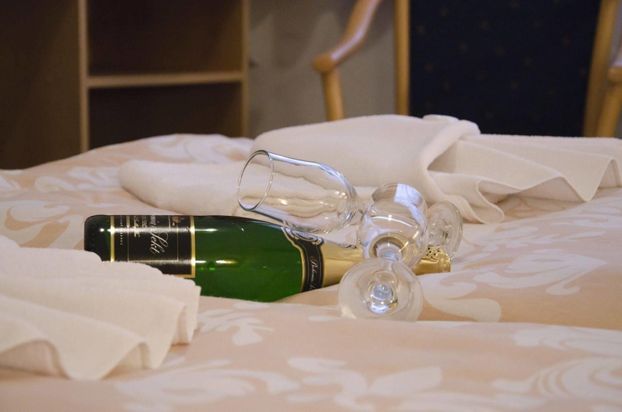 Hotel Zatisi Františkovy Lázně Buitenkant foto