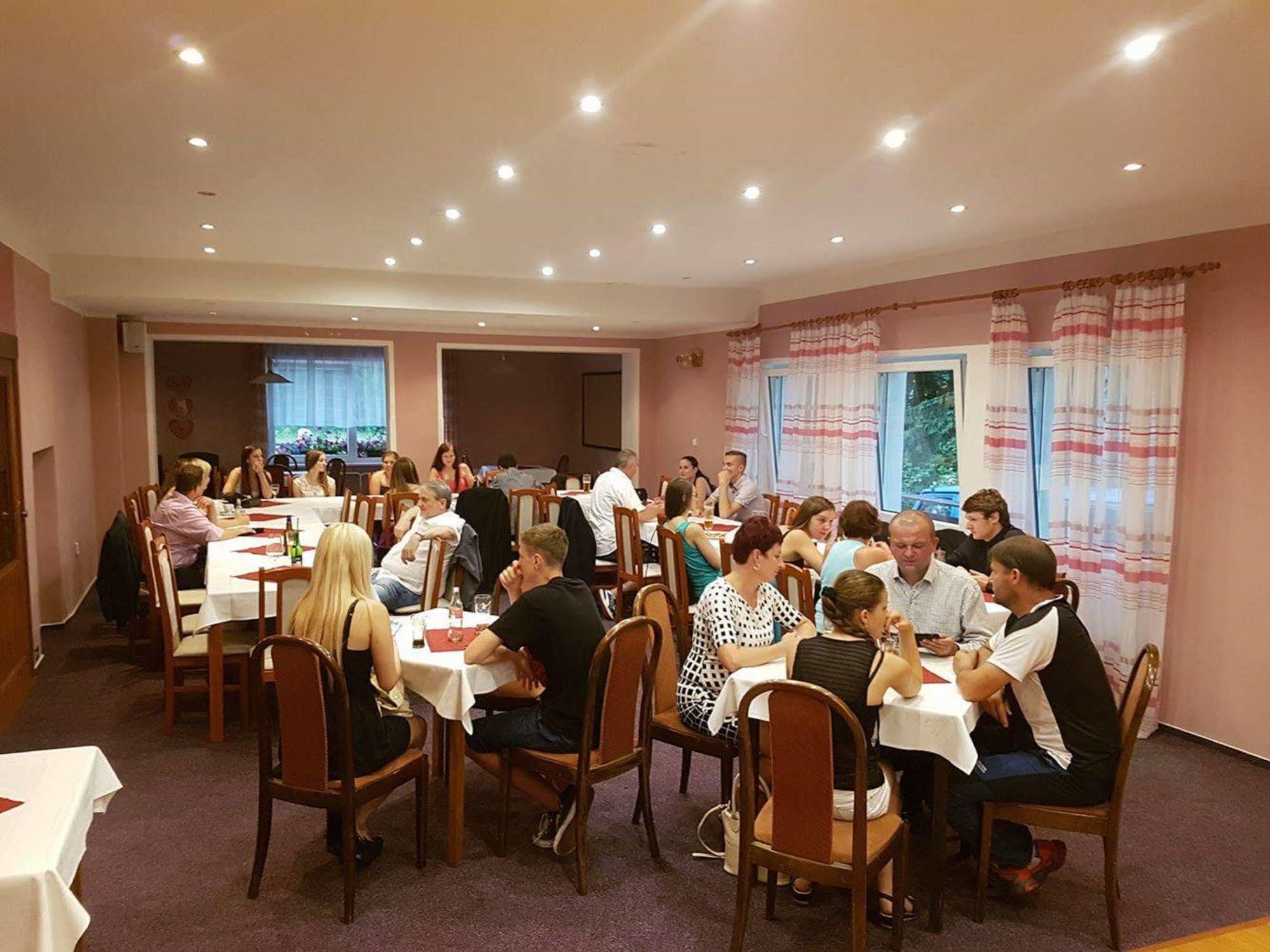Hotel Zatisi Františkovy Lázně Buitenkant foto